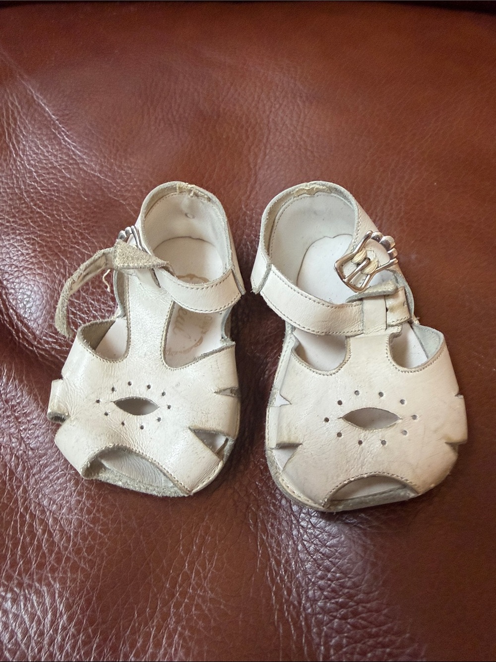1950’s Classic Ivory Kids Leather Sandals with Buckle